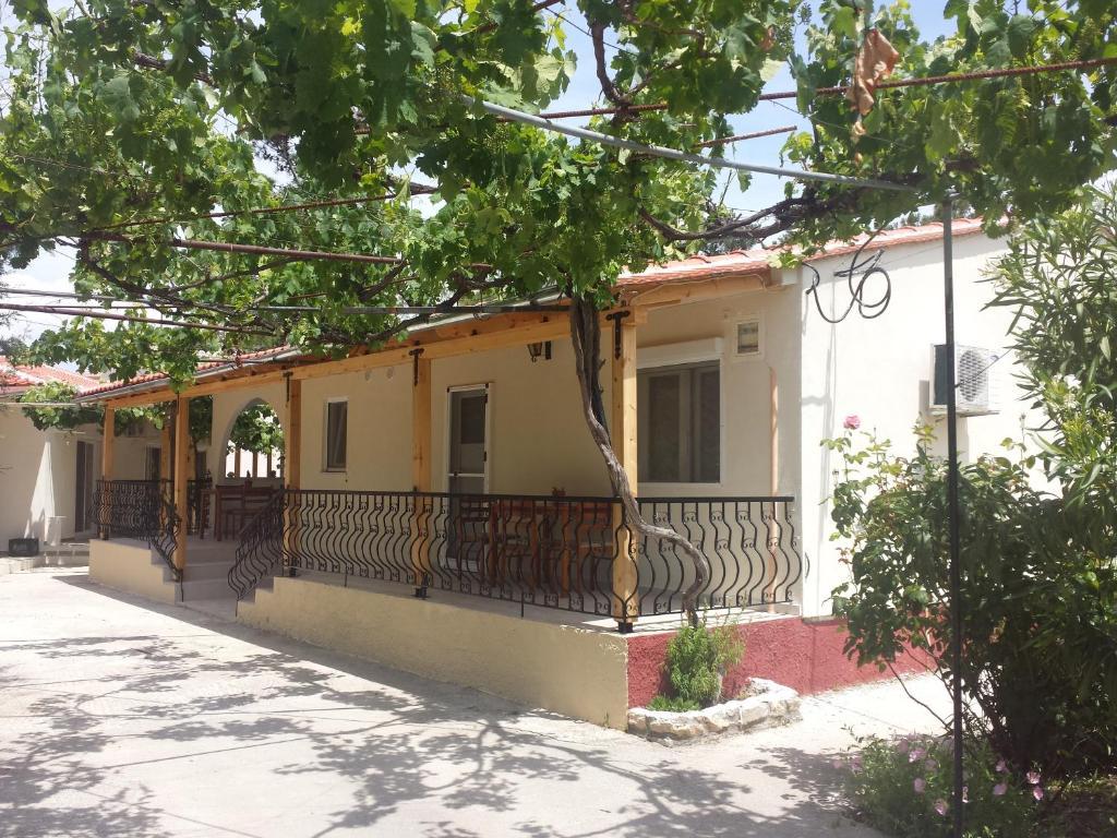 Studios Dimitraki Skala Rachoni  Rom bilde